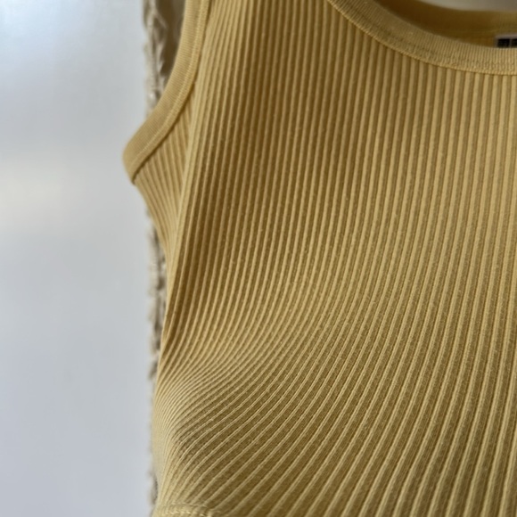 UNIQLO | Yellow Sleeveless Fitted Crop Tank Top - Picture 5 of 11